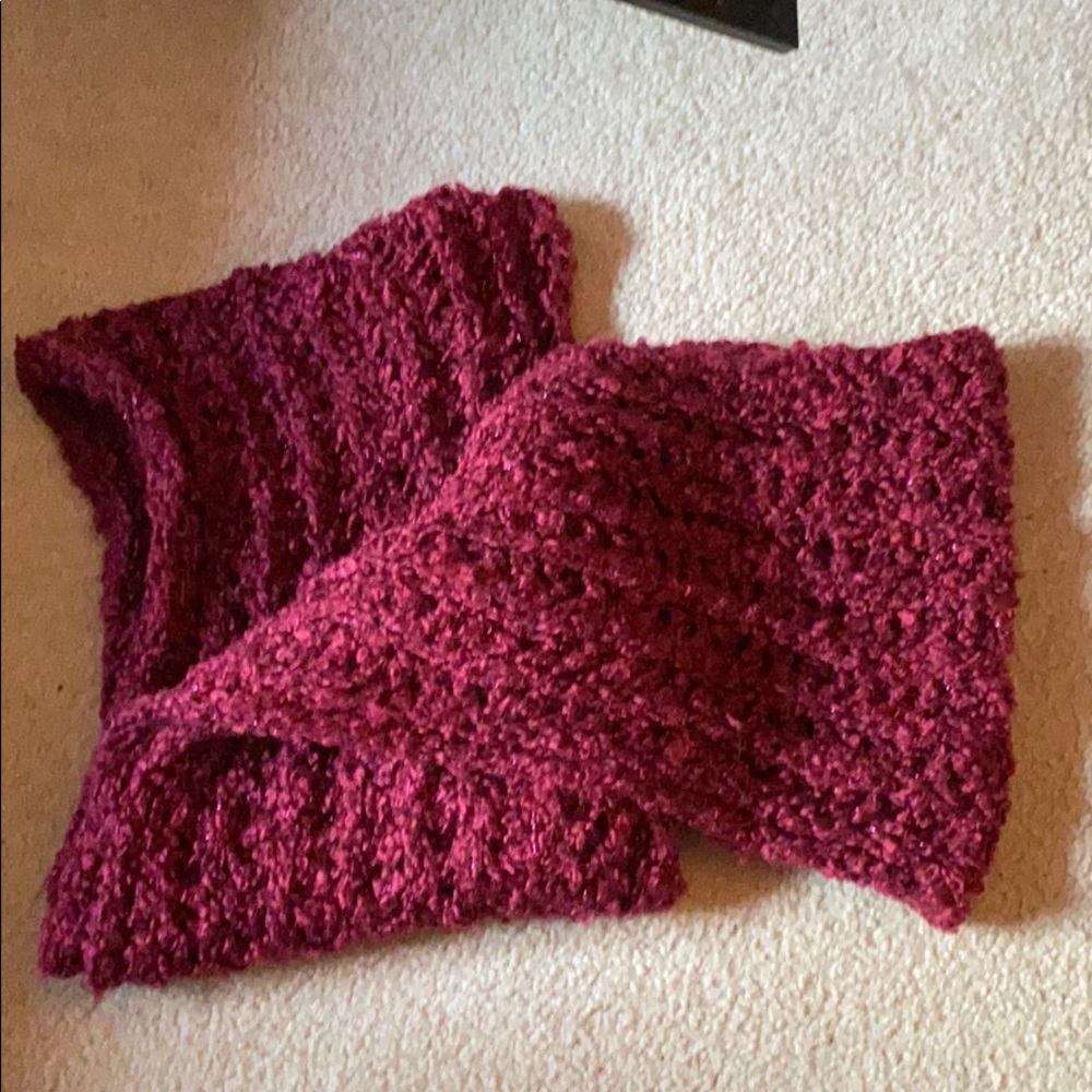 Red infinity scarf